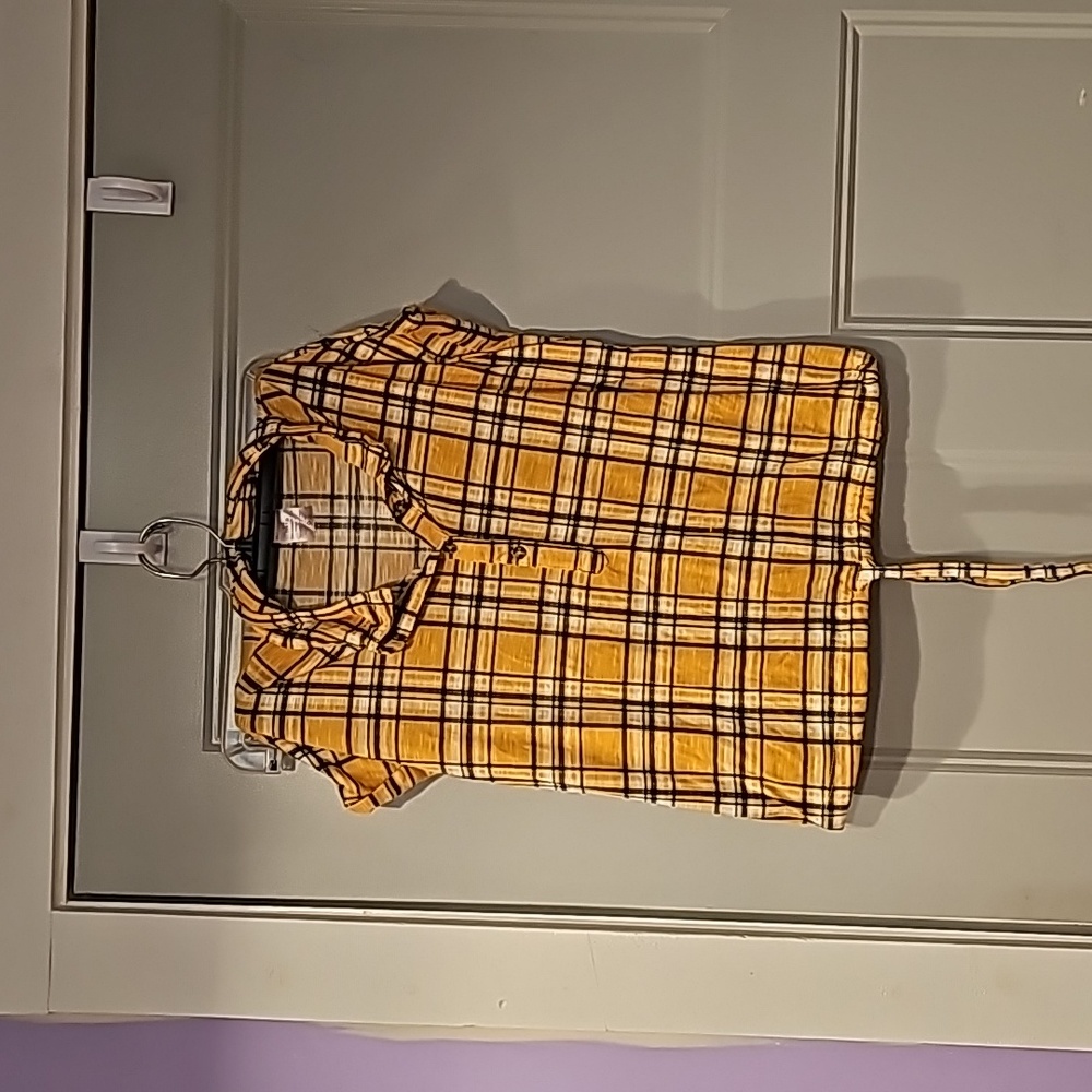 Yellow size large no boundaries shirt plaid with black.